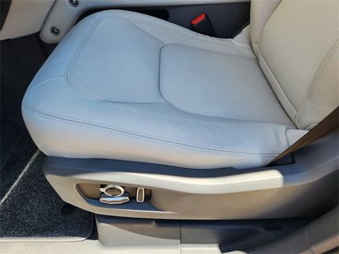 New 2025 Land Rover Defender 130 X-Dynamic SE image 17