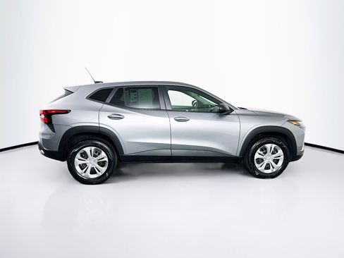 Used 2024 Chevrolet Trax LS w/ Driver Confidence Package image 10