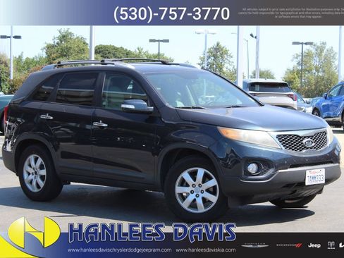 Used 2012 Kia Sorento LX w/ Convenience Pkg FWD image 1