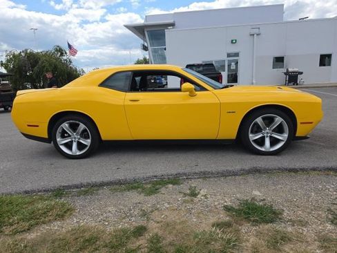 Used 2018 Dodge Challenger R/T w/ Driver Convenience Group RWD image 6