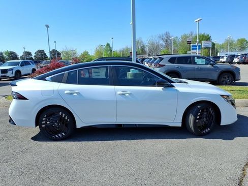 New 2026 Nissan Sentra SR FWD image 2