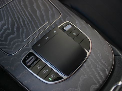 Used 2022 Mercedes-Benz E 350 Sedan w/ AMG Line Exterior image 38