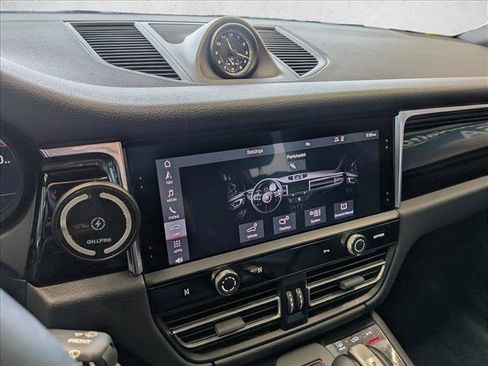 Used 2025 Porsche Macan AWD/4WD image 19