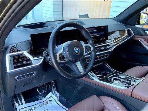 Used 2024 BMW X7 xDrive40i w/ M Sport Package AWD/4WD image 3
