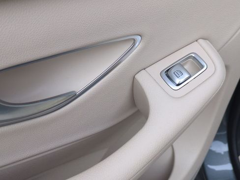 Used 2018 Mercedes-Benz GLC 300 4MATIC image 28