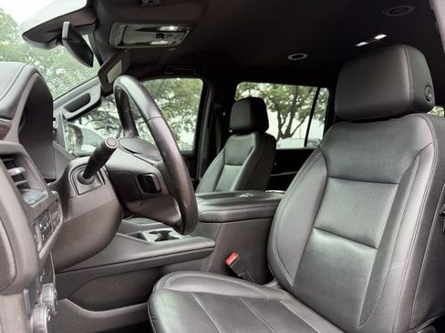 Used 2022 Chevrolet Suburban LT RWD image 7