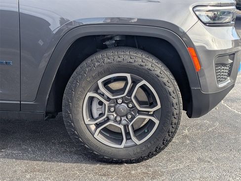 Used 2024 Jeep Grand Cherokee Trailhawk w/ Luxury Tech Group III image 12