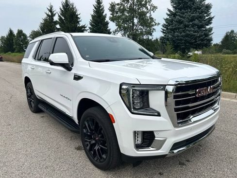 Used 2023 GMC Yukon SLT w/ SLT Premium Package AWD/4WD image 2