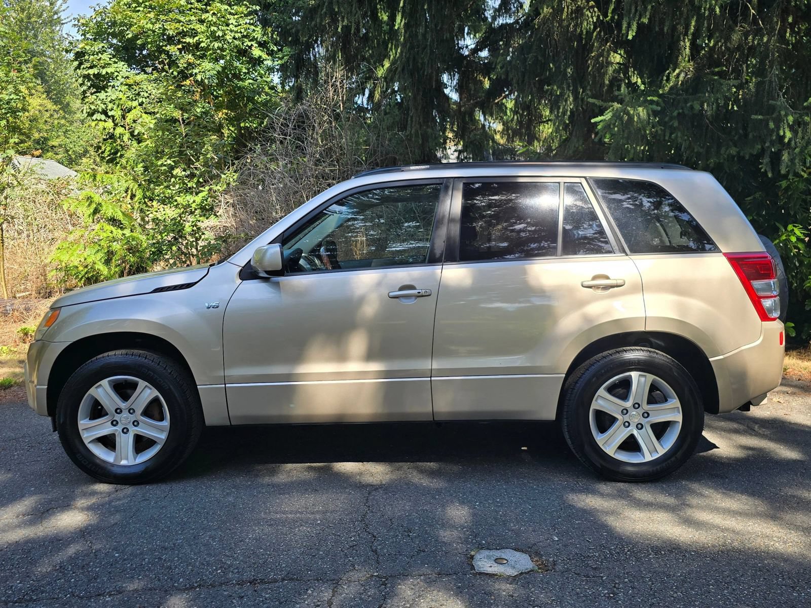 Used 2007 Suzuki Grand Vitara Luxury AWD/4WD image 2