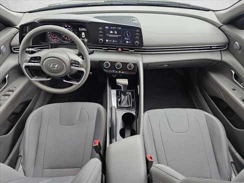 Used 2023 Hyundai Elantra SE w/ Cargo Package image 17