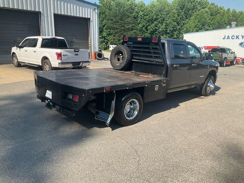 Used 2022 RAM 3500 Tradesman w/ Chrome Appearance Group AWD/4WD image 5