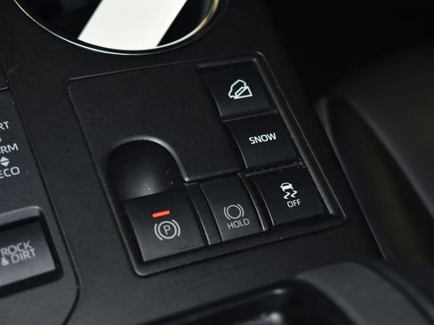 Used 2023 Toyota Highlander XLE image 16