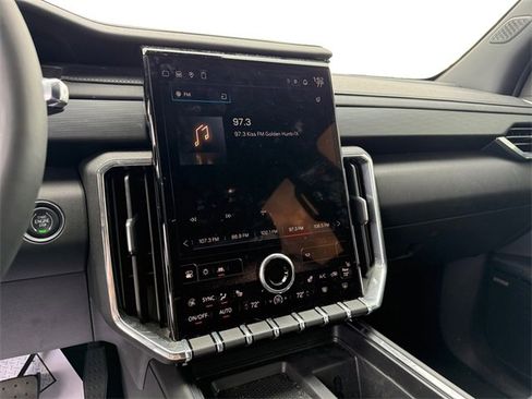 Used 2024 GMC Acadia Elevation image 11