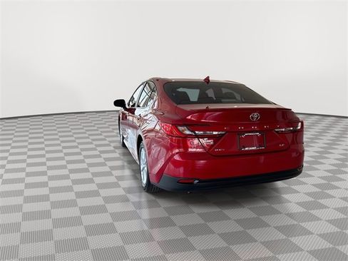 Used 2025 Toyota Camry LE w/ Convenience Package image 9