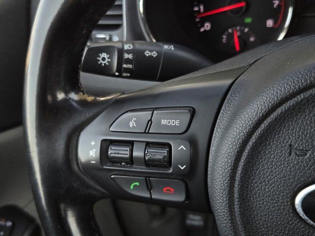 Used 2017 Kia Sedona LX w/ LX Essentials Premium Package FWD image 26