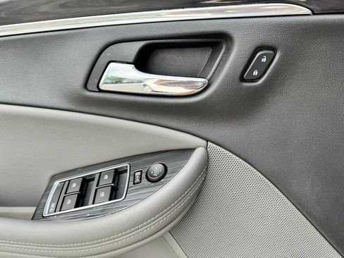 Used 2016 Chevrolet Impala LT FWD image 29