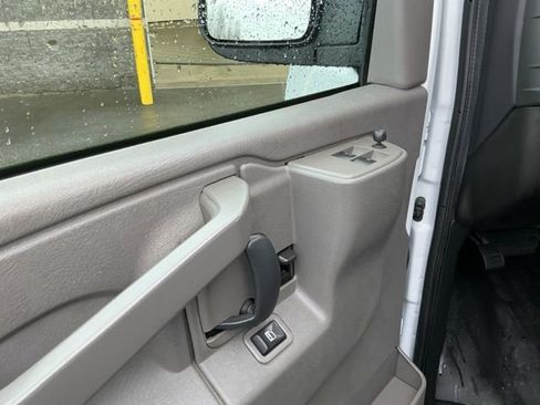 Used 2017 GMC Savana 3500 image 12