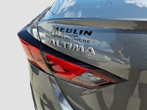 Used 2024 Nissan Altima 2.5 SV image 5