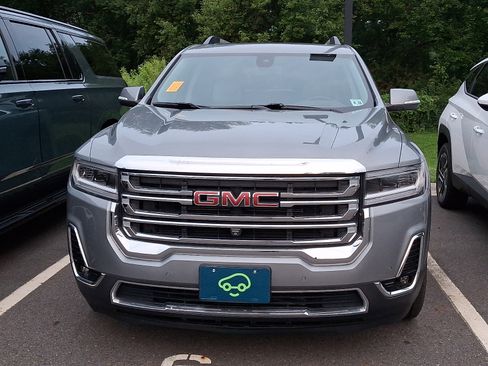 Used 2023 GMC Acadia SLT w/ Technology Package AWD/4WD image 3