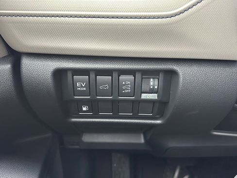 Certified 2025 Subaru Forester Limited w/ Protection Package (1PH) image 33