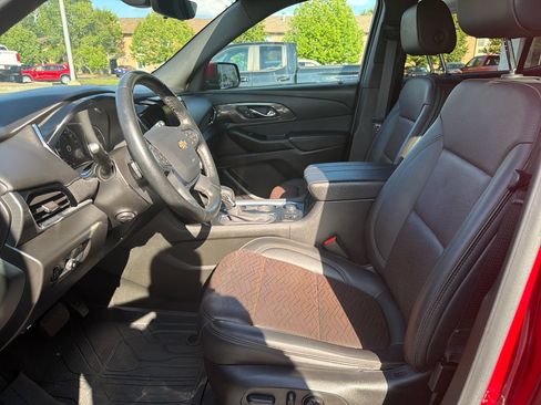 Used 2024 Chevrolet Traverse High Country w/ LPO, Floor Liner Package AWD/4WD image 10
