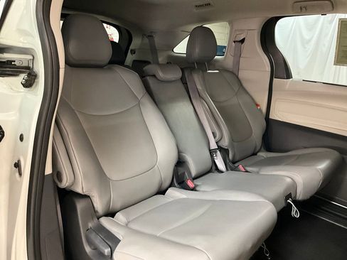 Used 2024 Toyota Sienna XLE image 15