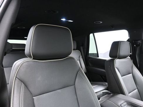 Used 2023 GMC Yukon SLT w/ SLT Luxury Package AWD/4WD image 10