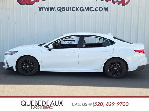 Used 2025 Toyota Camry SE w/ Convenience Package image 4