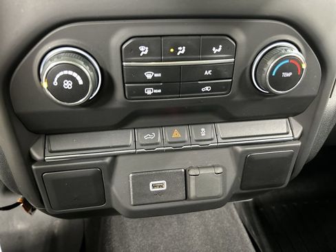 Used 2019 Chevrolet Silverado 1500 Custom w/ Custom Value Package AWD/4WD image 16
