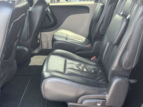 Used 2012 Chrysler Town & Country Touring w/ Entertainment Group #1 FWD image 15