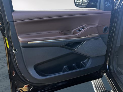 Used 2025 Lincoln Navigator Reserve image 25