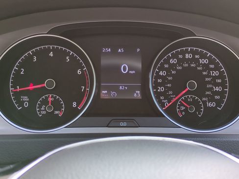 Used 2016 Volkswagen Golf Limited Edition image 27