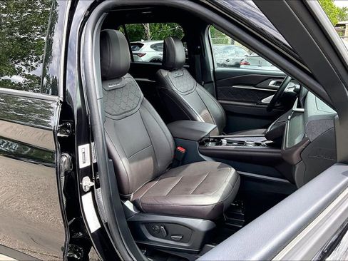 Used 2025 Ford Explorer Platinum w/ LUX Leather Package AWD/4WD image 9