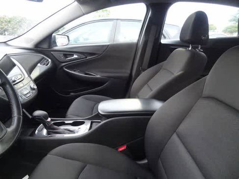 Used 2021 Chevrolet Malibu RS FWD image 8