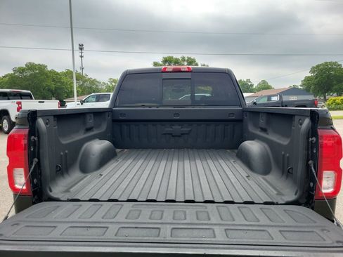 Used 2017 Chevrolet Silverado 1500 LTZ Z71 w/ LTZ Plus Package AWD/4WD image 6