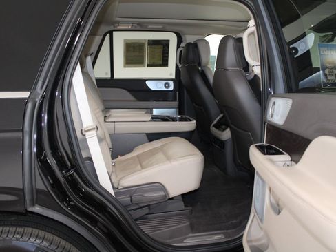 Used 2023 Lincoln Navigator Reserve image 35
