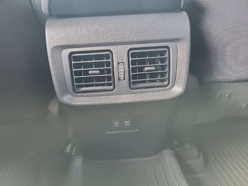 Used 2021 Toyota Venza LE image 13