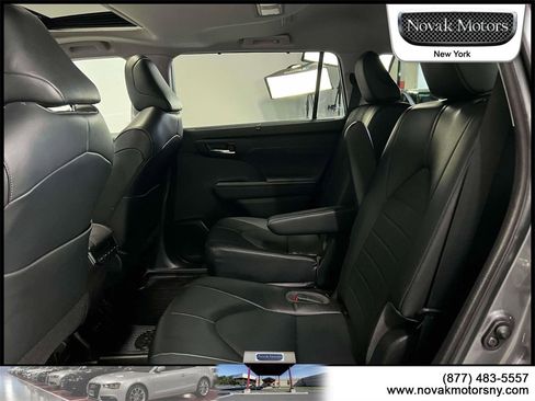 Used 2022 Toyota Highlander XLE image 13