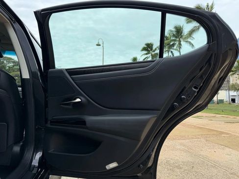 Used 2022 Lexus ES 350 Luxury image 16