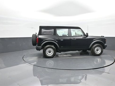 New 2025 Ford Bronco Base image 8