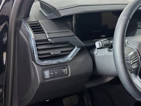 Used 2025 GMC Acadia Elevation image 17