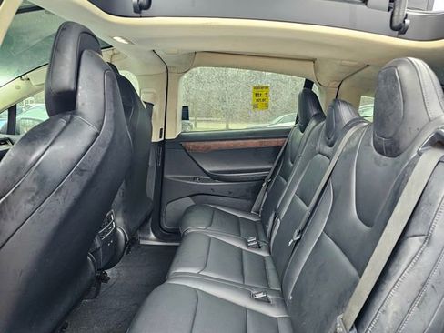 Used 2018 Tesla Model X 75D image 10