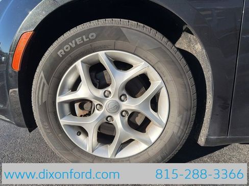 Used 2020 Chrysler Pacifica Limited image 31