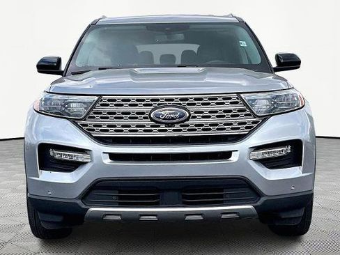 Certified 2023 Ford Explorer Limited AWD/4WD image 3