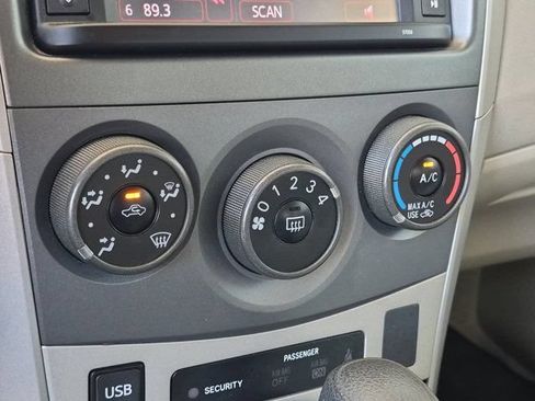 Used 2013 Toyota Corolla LE FWD image 24