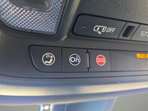 Used 2023 Chevrolet Traverse LT image 22