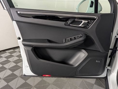 New 2026 Porsche Macan image 25