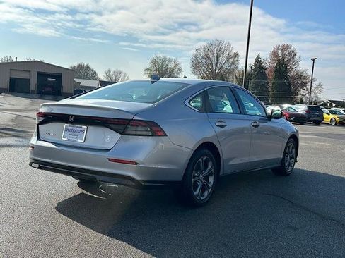 Used 2023 Honda Accord EX image 9