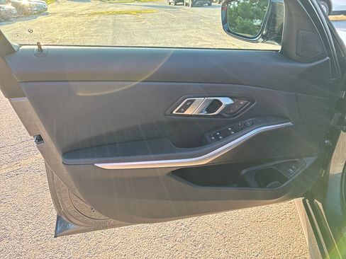 Used 2021 BMW 330i Sedan w/ M Sport Package RWD image 11