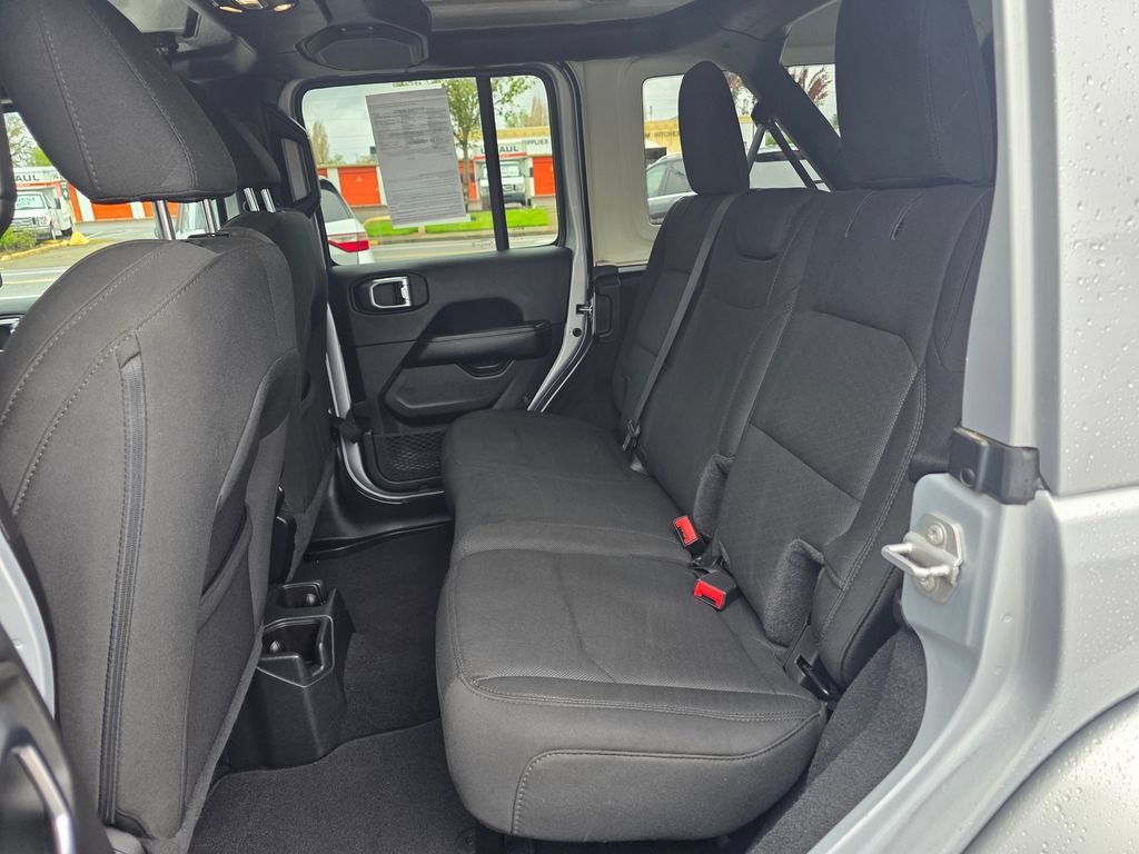 Used 2023 Jeep Wrangler Unlimited Sahara AWD/4WD image 6